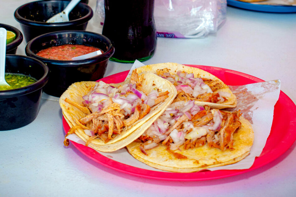 Tacos y tortas de cochinita de El Güero en Cancún